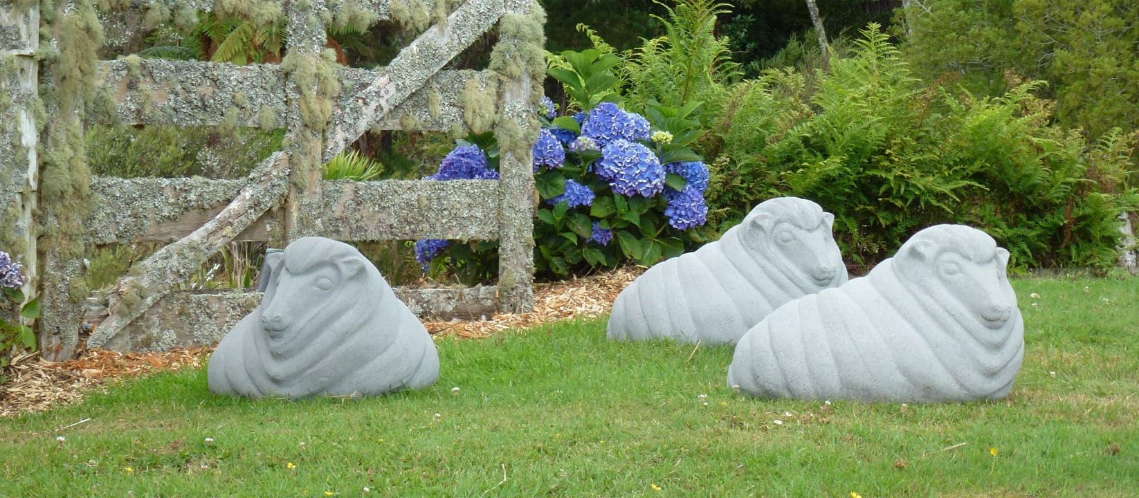 ICONIC GARDEN SCULPTURES | Outdoor Animal Statues